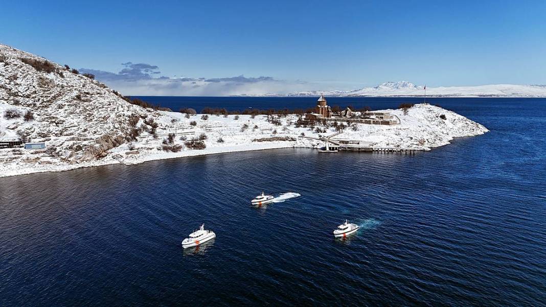 Gölde kale burcu ve duvar kalıntıları bulundu! Su altı turizmine katkı sağlayacak 8